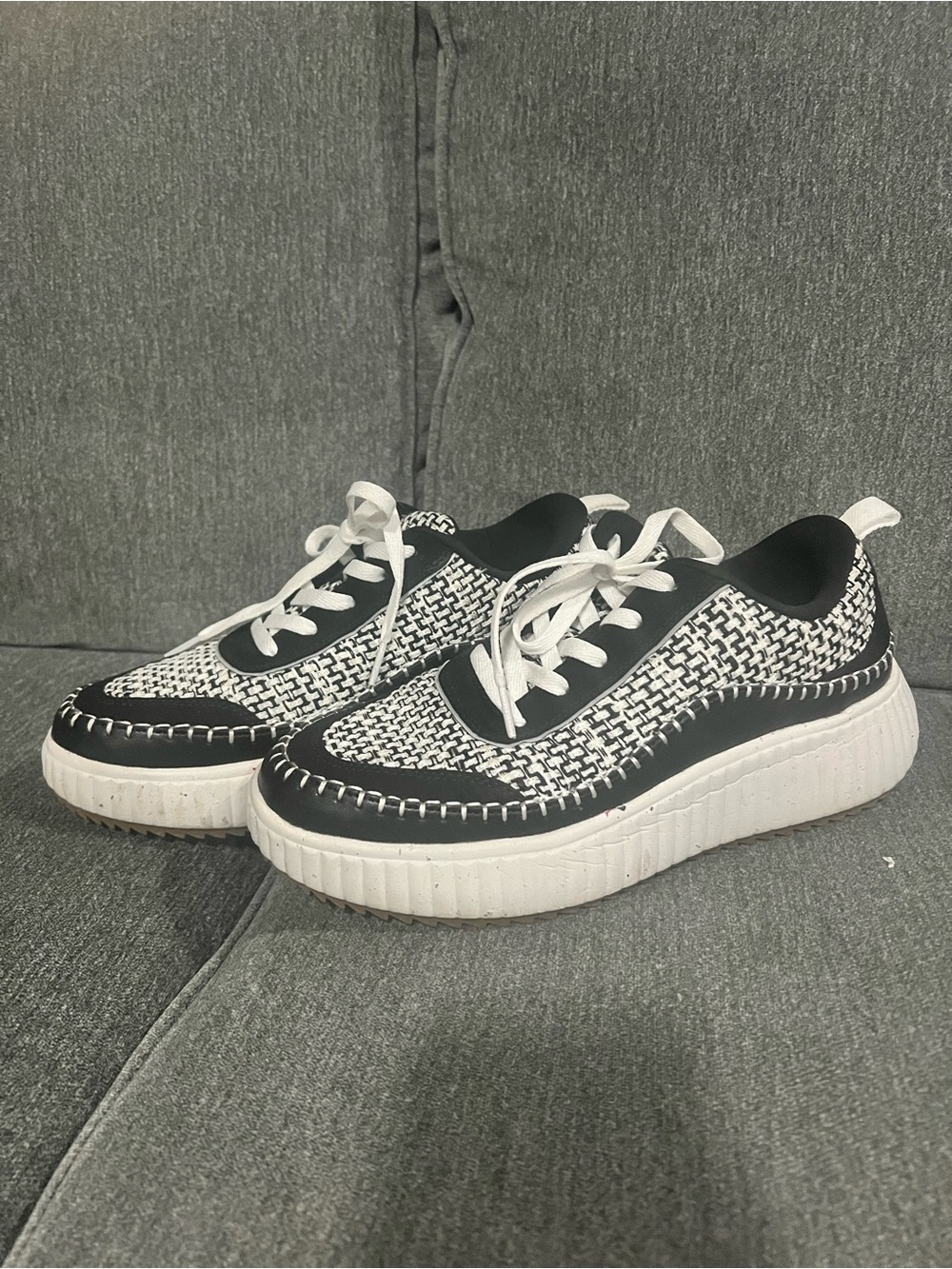 Dream Pairs Black & White Woven Platform Sneakers - Women